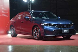 Xem chi tiết Honda Civic e:HEV 2026 "giá mềm" chỉ từ 790 triệu đồng
