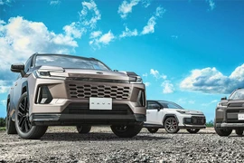 Toyota RAV4 PHEV 2026 chốt giá từ 38.800 USD, sạc đầy cấp điện tới 7 ngày