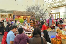 Nhiều đặc sản vùng miền hút khách tại Hội chợ Mùa Xuân 2026