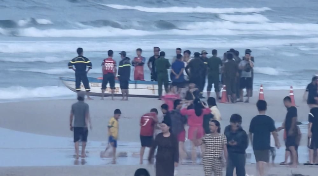 Nam thanh nien duoi nuoc tu vong khi tam bien o Quang Tri