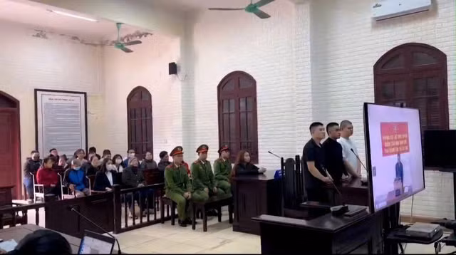 Quang Binh: Van chuyen hon 9kg ma tuy, 4 thanh nien linh an tu