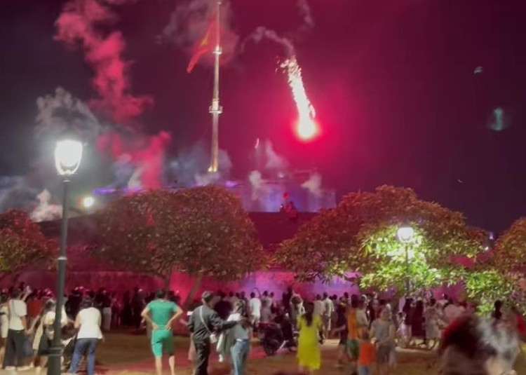 Xac dinh nguyen nhan hoa phao bay “lac huong” vao khan gia o Hue