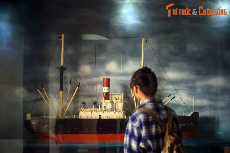 Thăm Bảo tàng Hồ Chí Minh ngày sinh nhật Bác Hồ - Hình 6 Tham Bao tang Ho Chi Minh ngay sinh nhat Bac Ho-Hinh-6