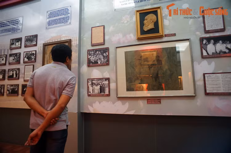 Thăm Bảo tàng Hồ Chí Minh ngày sinh nhật Bác Hồ - Hình 8 Tham Bao tang Ho Chi Minh ngay sinh nhat Bac Ho-Hinh-8