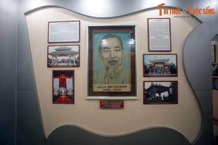 Thăm Bảo tàng Hồ Chí Minh ngày sinh nhật Bác Hồ - Hình 4 Tham Bao tang Ho Chi Minh ngay sinh nhat Bac Ho-Hinh-4