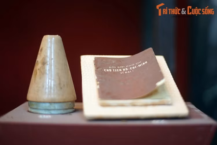 Thăm Bảo tàng Hồ Chí Minh ngày sinh nhật Bác Hồ - Hình 9 Tham Bao tang Ho Chi Minh ngay sinh nhat Bac Ho-Hinh-9