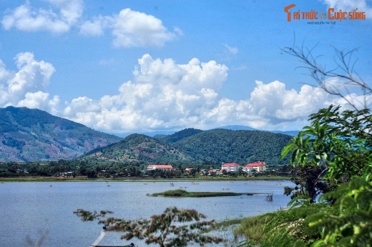 Chiem nguong ba ho nuoc noi tieng nhat Tay Nguyen-Hinh-2