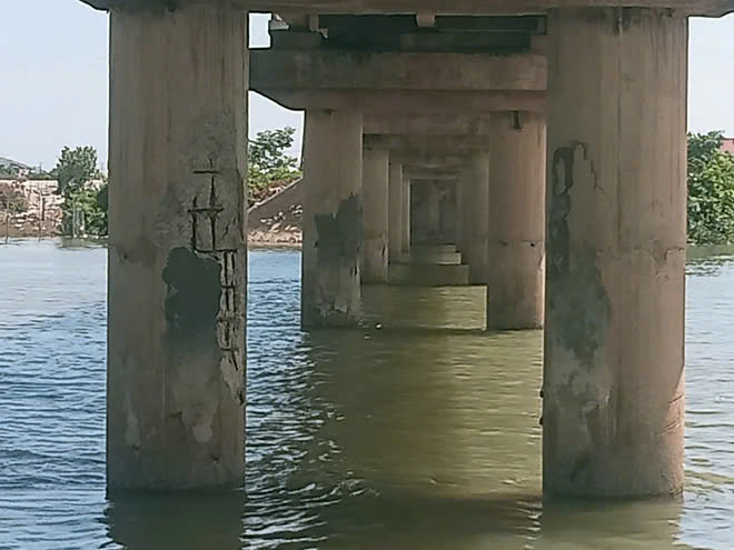 Quang Binh: De xuat cam xe 4 banh tro len qua cau Song Thai