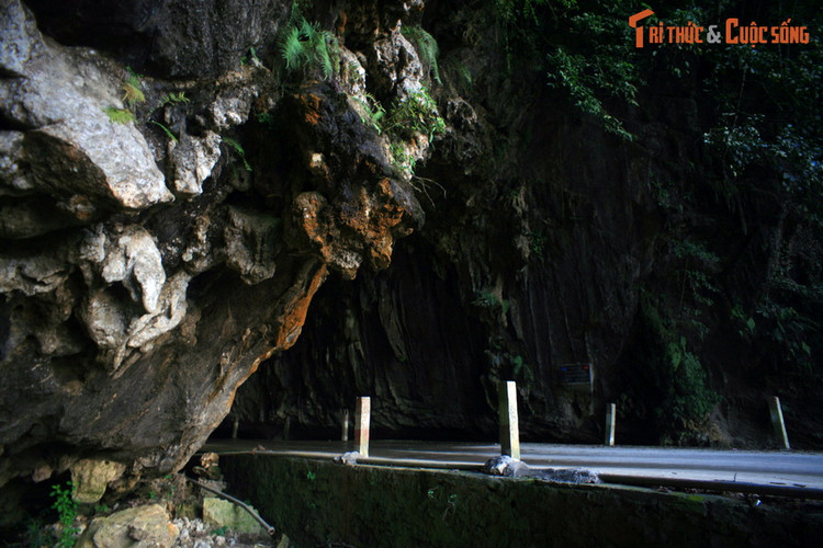 Kham pha con duong xuyen hang dong tu nhien co 1-0-2 Viet Nam-Hinh-2