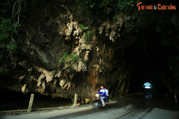 Kham pha con duong xuyen hang dong tu nhien co 1-0-2 Viet Nam-Hinh-11