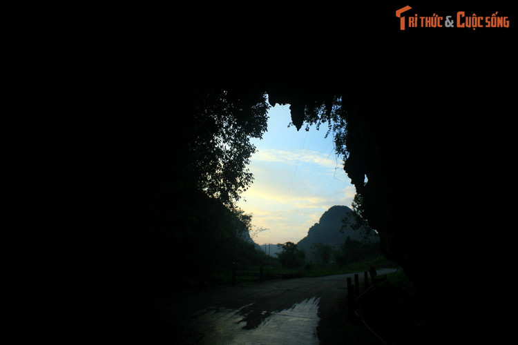 Kham pha con duong xuyen hang dong tu nhien co 1-0-2 Viet Nam-Hinh-14