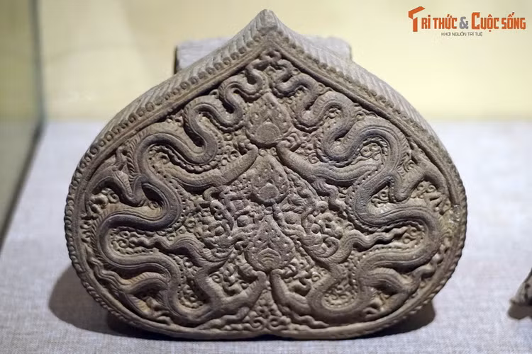 Ve dep ngan nam cua co vat hinh Rong vo gia nhat Viet Nam