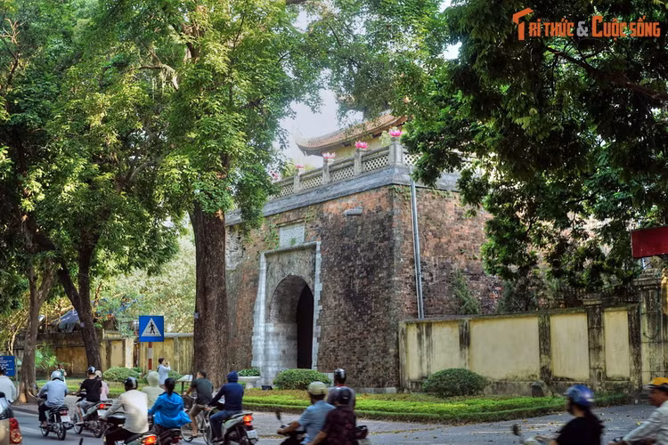Dau an hao hung ngay 10/10/1954 tai Hoang thanh Thang Long-Hinh-3