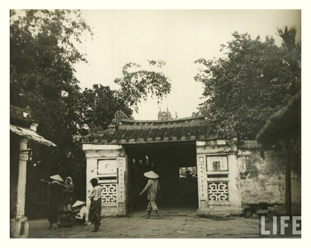 Thon thuc loat anh hiem ve pho co Hoi An thap nien 1940