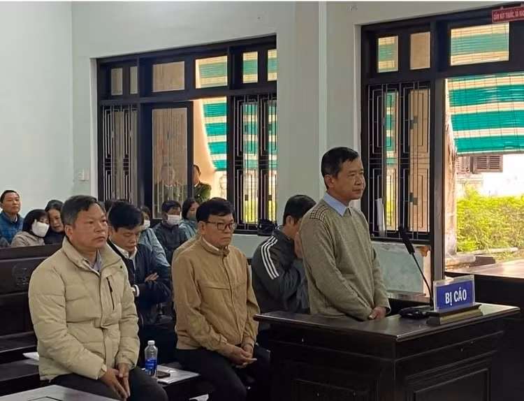 Xet xu vu an Nhan hoi lo tai Trung tam dang kiem TP. Hue