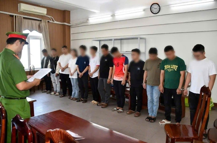 Khoi to nhom doi tuong hack facebook, thu loi gan 23 ty dong