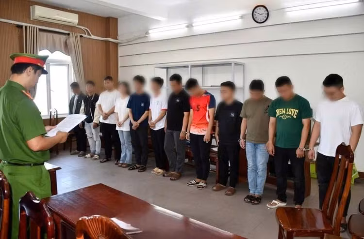 Khoi to nhom doi tuong hack facebook, thu loi gan 23 ty dong