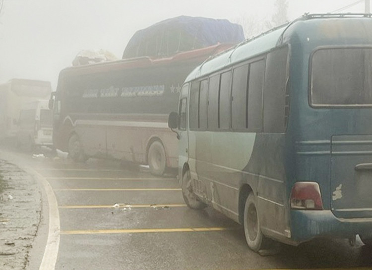 Quoc lo 8A di Cua khau Cau Treo da thong tuyen tro lai