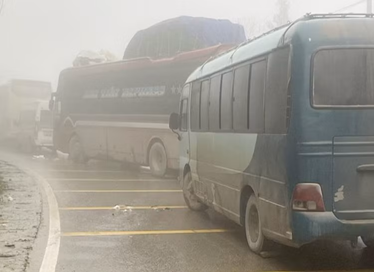 Quoc lo 8A di Cua khau Cau Treo da thong tuyen tro lai