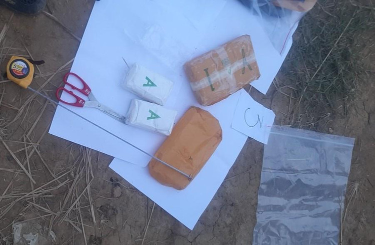 Bat qua tang doi tuong van chuyen 12.000 vien ma tuy tong hop-Hinh-2