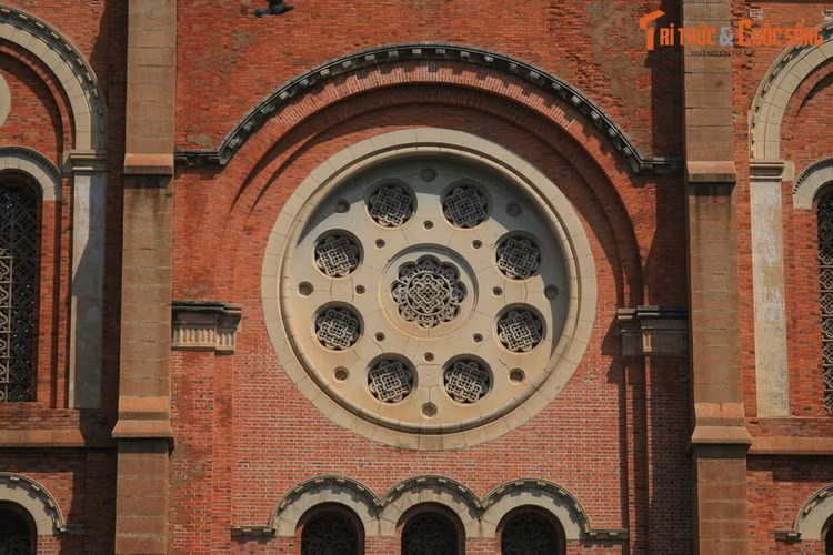 10 su that giat minh ve nha tho Duc Ba Sai Gon-Hinh-4