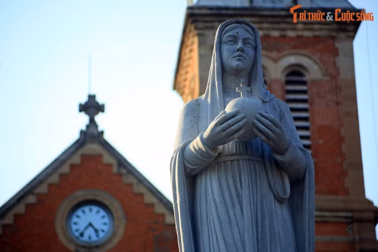 10 su that giat minh ve nha tho Duc Ba Sai Gon-Hinh-8