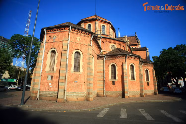 10 su that giat minh ve nha tho Duc Ba Sai Gon-Hinh-9