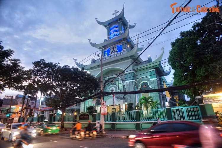 Loat nha tho “nua Tay nua ta” doc dao nhat Viet Nam-Hinh-9