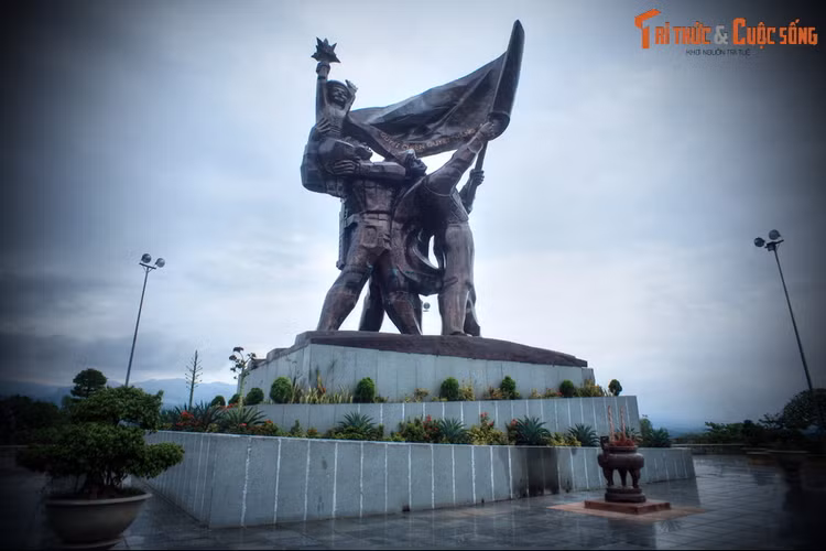 Chiem nguong cong trinh bieu tuong cua chien thang Dien Bien Phu-Hinh-9