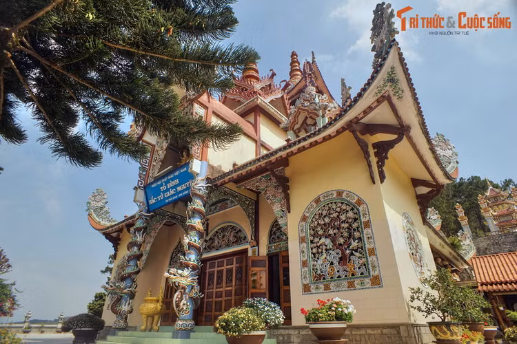 Nhung ngoi chua co kien truc 'khong dung hang' o Da Lat-Hinh-10