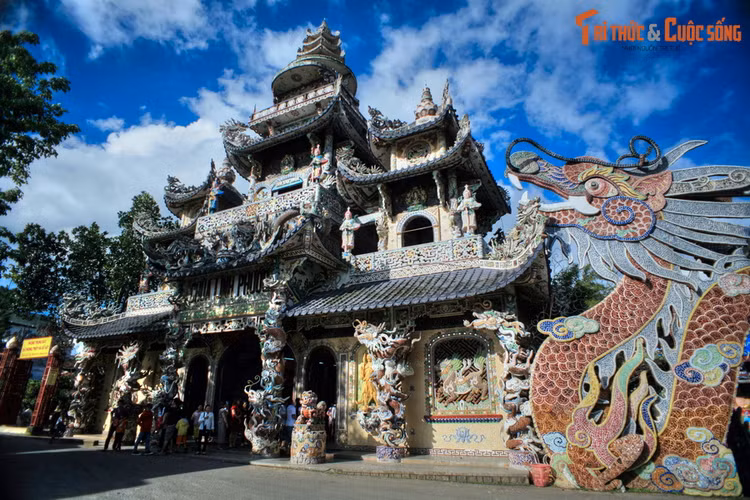 Nhung ngoi chua co kien truc 'khong dung hang' o Da Lat-Hinh-2