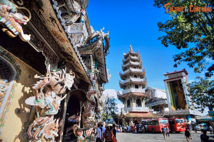 Nhung ngoi chua co kien truc 'khong dung hang' o Da Lat-Hinh-4