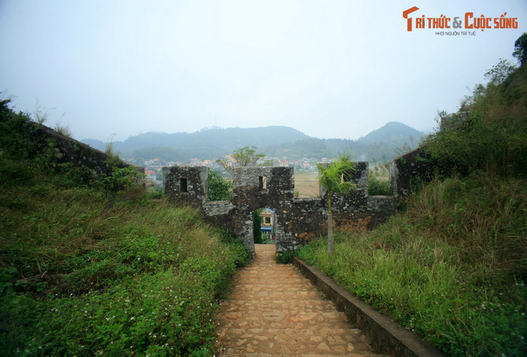 Phong canh dep kho cuong o toa thanh co tru danh Lang Son