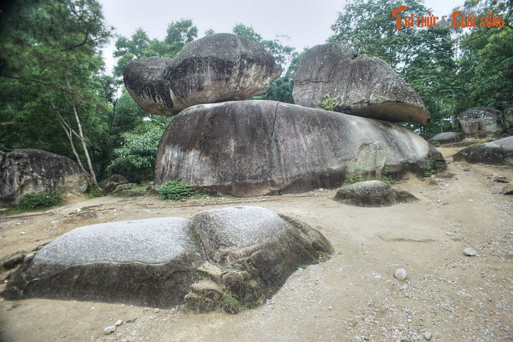 Truyền thuyết ly kỳ phía sau ba tảng đá nổi tiếng nhất ba miền VN - Hình 4 Truyen thuyet ly ky phia sau ba tang da noi tieng nhat ba mien VN-Hinh-4