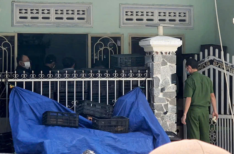 Khoi to ke sat hai nguoi phu nu luom ve chai o Ninh Thuan