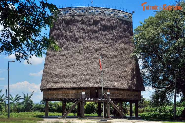 Co gi hot tren cung duong tu Pleiku di Kon Tum?-Hinh-10