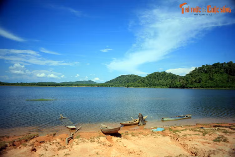 Diem dung chan dac biet tren duong tu Ban Don di Pleiku-Hinh-3