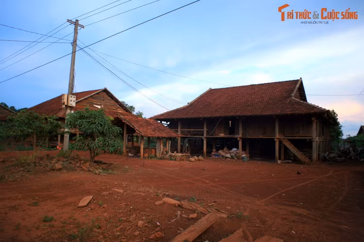 Diem dung chan dac biet tren duong tu Ban Don di Pleiku-Hinh-10