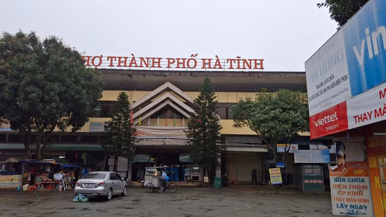 Cho truyen thong lon nhat Ha Tinh diu hiu, e am