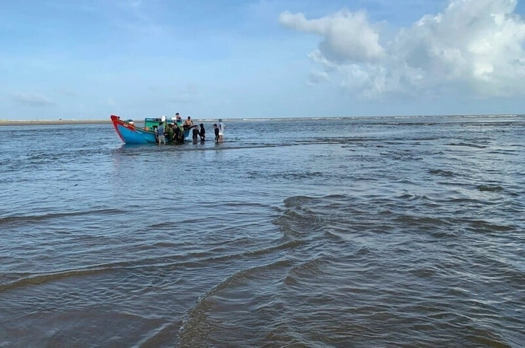 Tim thay thi the ngu dan Quang Tri sau 10 ngay mat tich tren bien