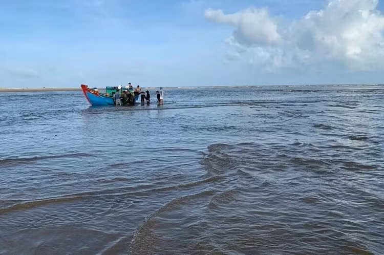 Tim thay thi the ngu dan Quang Tri sau 10 ngay mat tich tren bien