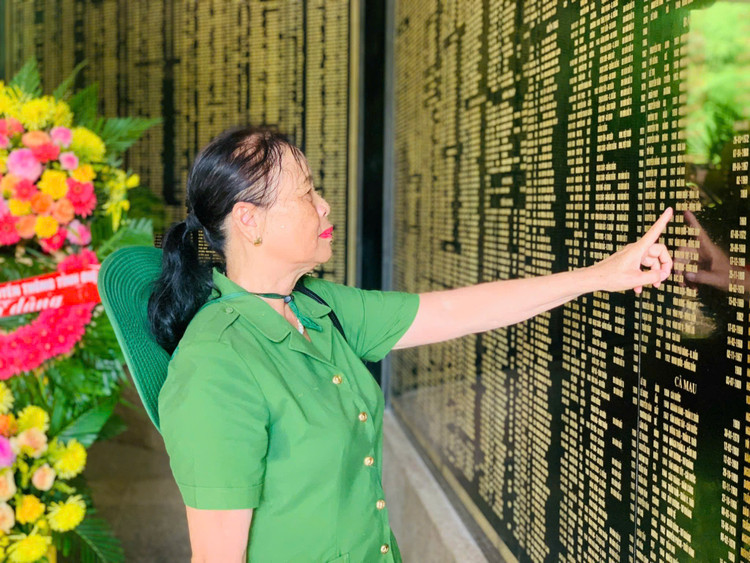 Hang van nguoi dan den dang huong tri an tai Nga ba Dong Loc-Hinh-3