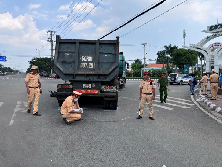 Khoi to tai xe gay tai nan lam 2 nguoi tu vong-Hinh-2