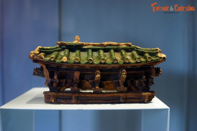 3. Bảo vật quốc gia “Mô hình kiến trúc thời Lê Sơ” là một hiện vật có giá trị đặc biệt trong việc nghiên cứu kiến trúc cổ Việt Nam nói chung và kiến trúc Hoàng thành Thăng Long thời Lê Sơ nói riêng.