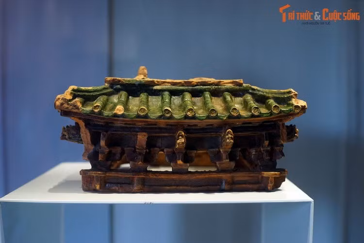 3. Bảo vật quốc gia “Mô hình kiến trúc thời Lê Sơ” là một hiện vật có giá trị đặc biệt trong việc nghiên cứu kiến trúc cổ Việt Nam nói chung và kiến trúc Hoàng thành Thăng Long thời Lê Sơ nói riêng.