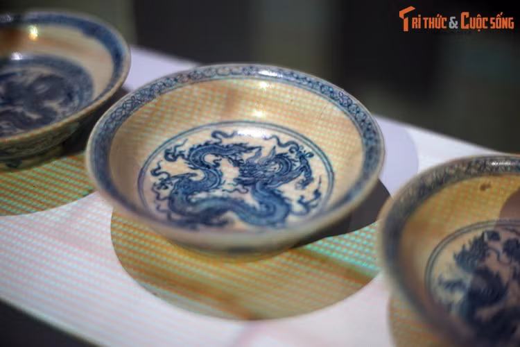 Là sản phẩm của các quan xưởng, một tổ chức do triều đình lập lên, quy tụ các nghệ nhân giỏi nhất lo việc sản xuất các vật phẩm phục vụ cho hoàng cung, bộ sưu tập này là tư liệu quan trọng cho việc nghiên cứu về lịch sử và văn hóa của hoàng cung Thăng Long thời Lê sơ.