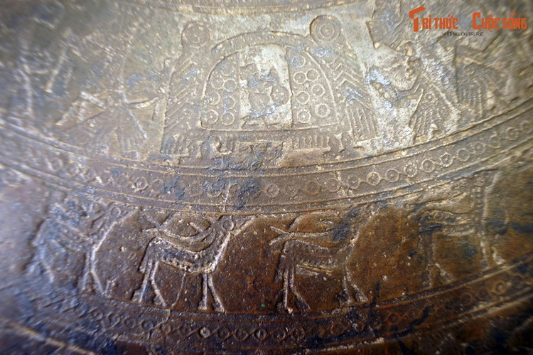 Độc đáo hình tượng động vật “Sách Đỏ” trên cổ vật Việt Nam - Hình 7 Doc dao hinh tuong dong vat “Sach Do” tren co vat Viet Nam-Hinh-7