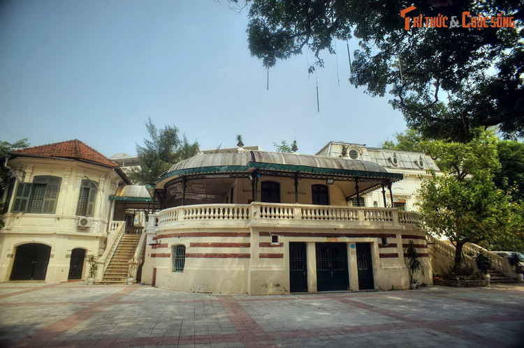 Top 10 công trình cổ phải ghé thăm quanh bờ hồ Hoàn Kiếm - Hình 7 Top 10 cong trinh co phai ghe tham quanh bo ho Hoan Kiem-Hinh-7