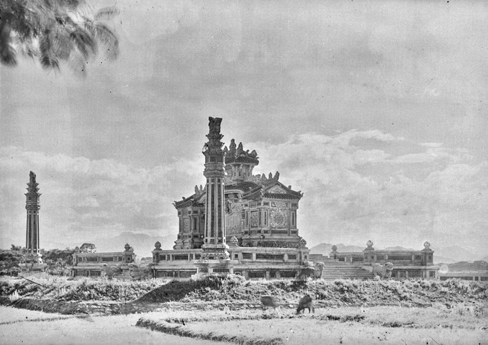 Anh hiem lich su ve bia Quoc Hoc Hue mot the ky truoc-Hinh-8