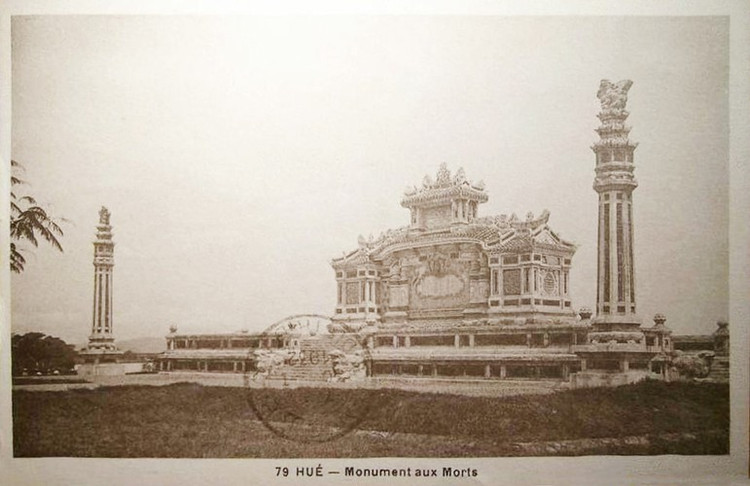 Anh hiem lich su ve bia Quoc Hoc Hue mot the ky truoc-Hinh-9